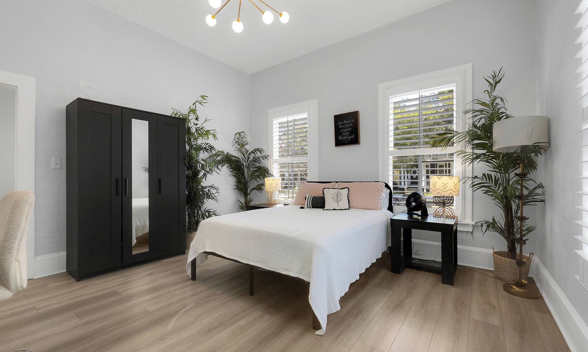 Springfield House | 1430- Sweet Dreams, Single Level, Arenas 1 Mile, Pet & Kid Friendly, Sleeps 9