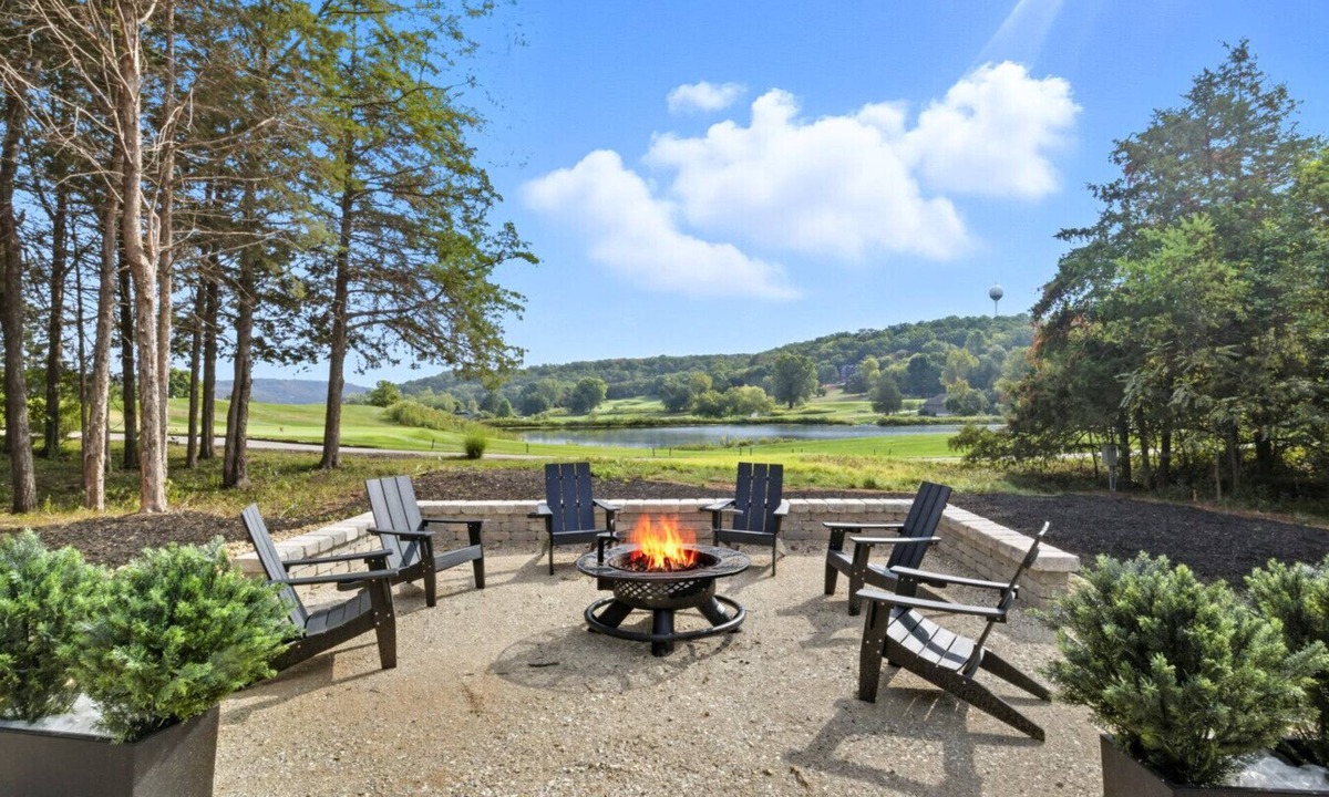 Camdenton House | 144 W Crossfox Trail
