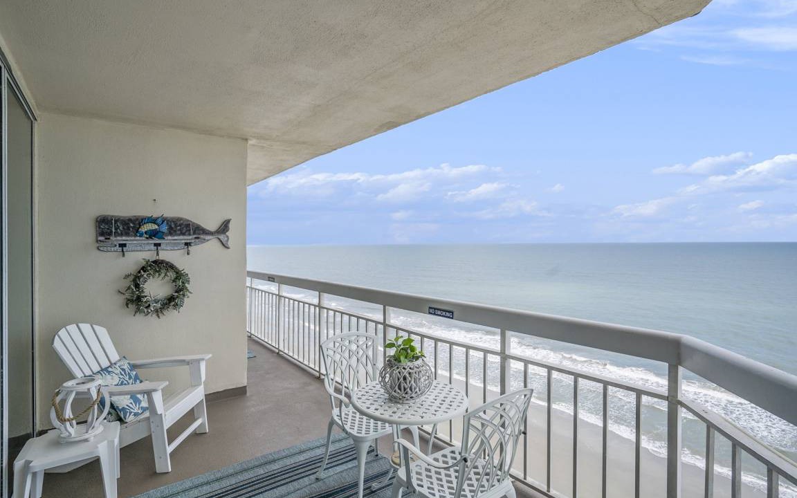 Garden City Condo | 147 m² Condo ∙ 3 bedrooms ∙ 10 guests