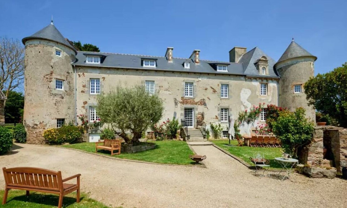 Etables-sur-Mer House | 14th century Breton manor house