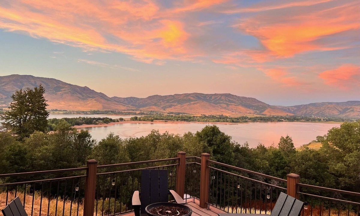 Ogden Cabin | 15 Acre Retreat Near Eden, Pickleball and Sauna