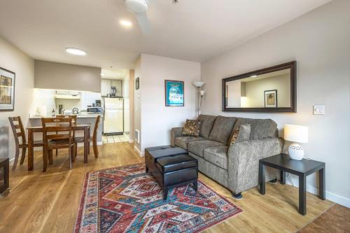 Hood River House | 15 Lodge