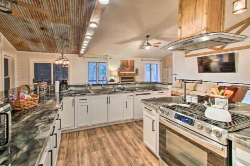 Hot Springs Village House | 15 Mi to Hot Springs Nat'l Park: Home w/Fire Pit!