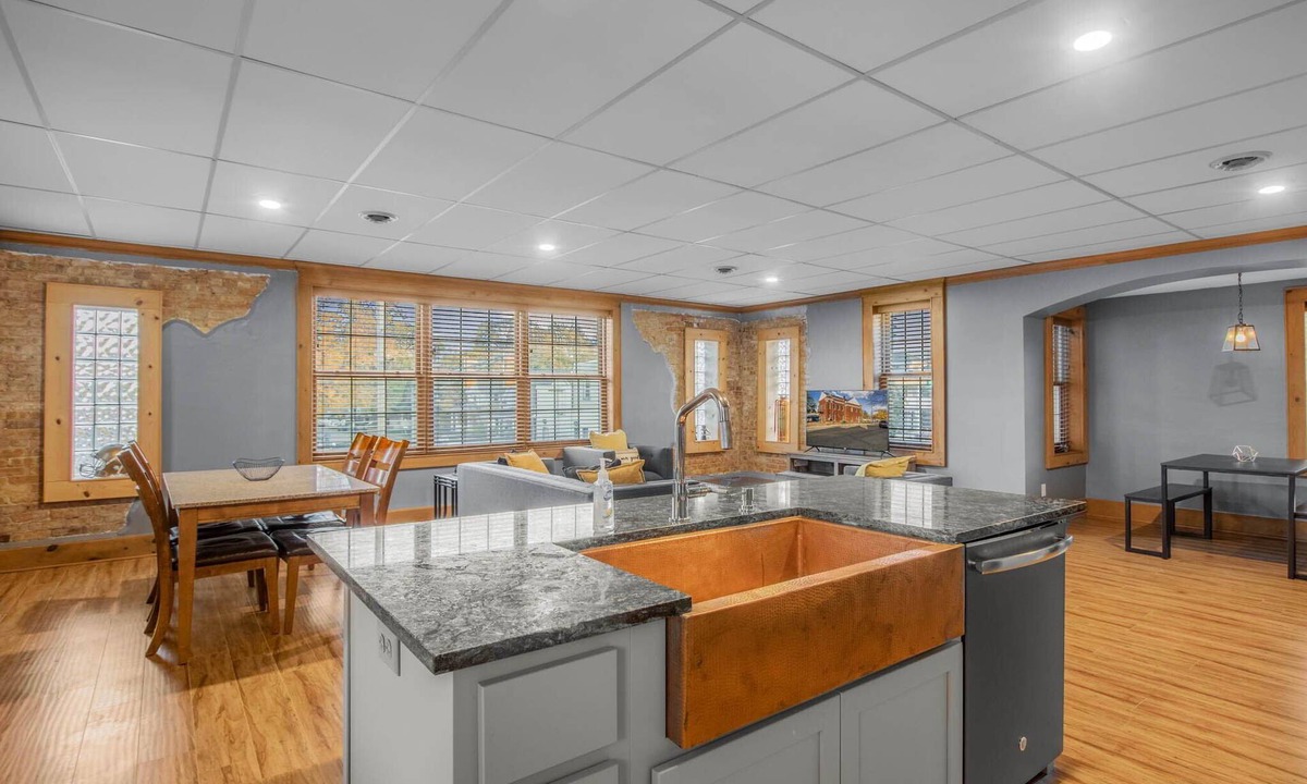 Mishawaka Apartment | 15 Min from Campus! Large 2BR Perfect for Groups!