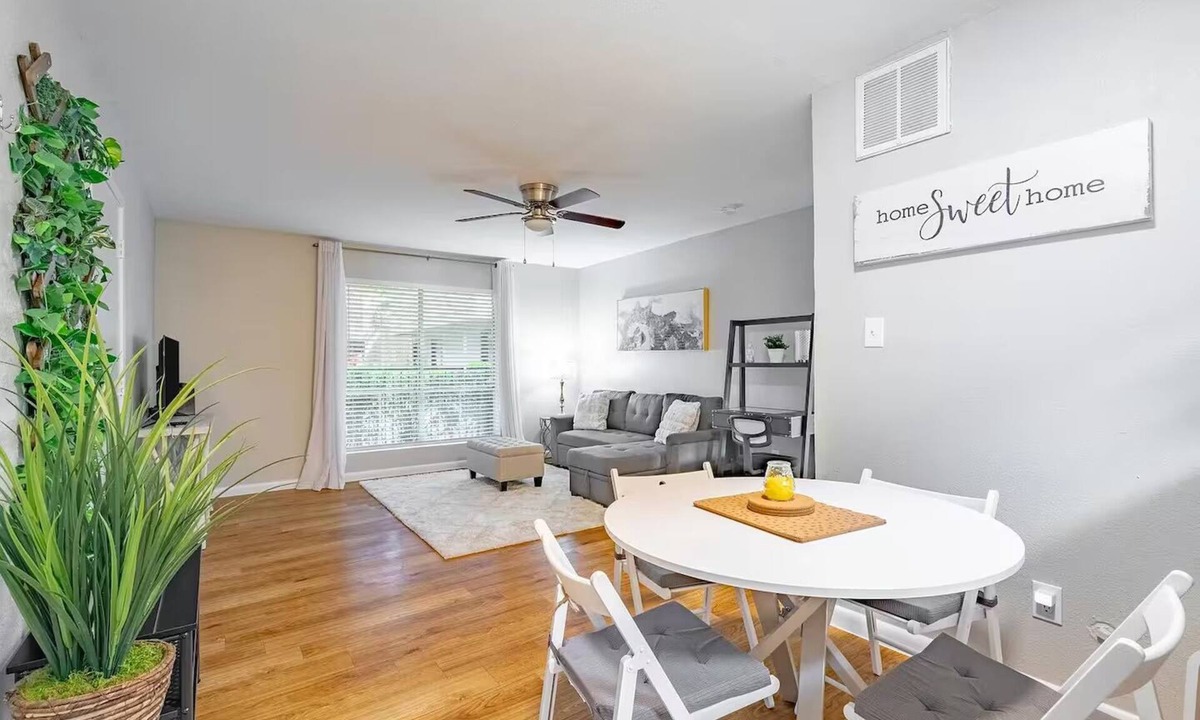 West Campus Apartment | 15 MIN Walk To Campus with Free Parking - Close Downtown
