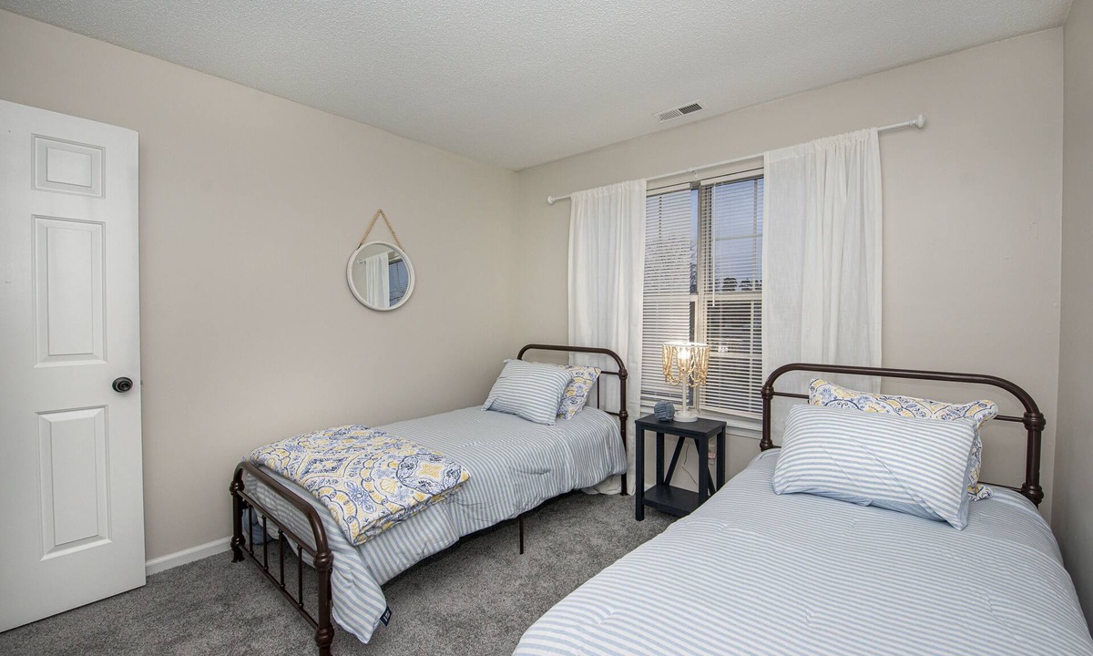 Fentress House | 15 mins from the beach