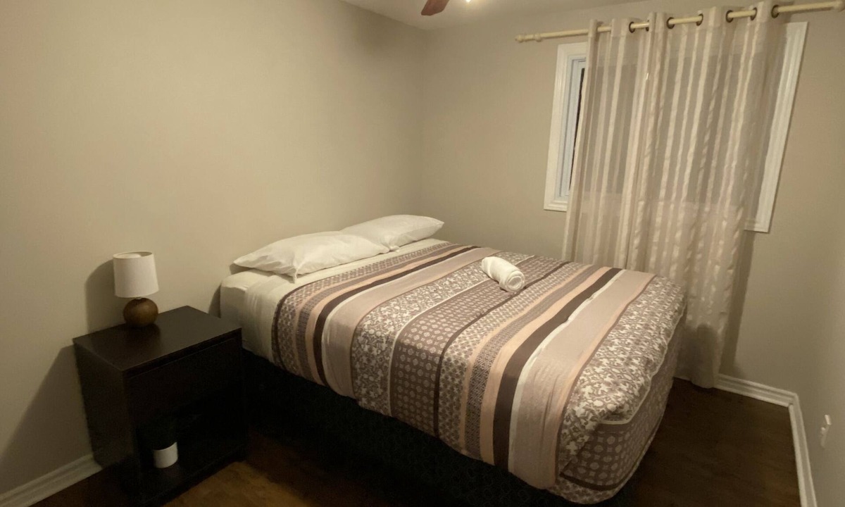Amherstview House | 15 minutes away from downtown and Thousand Island Ferry