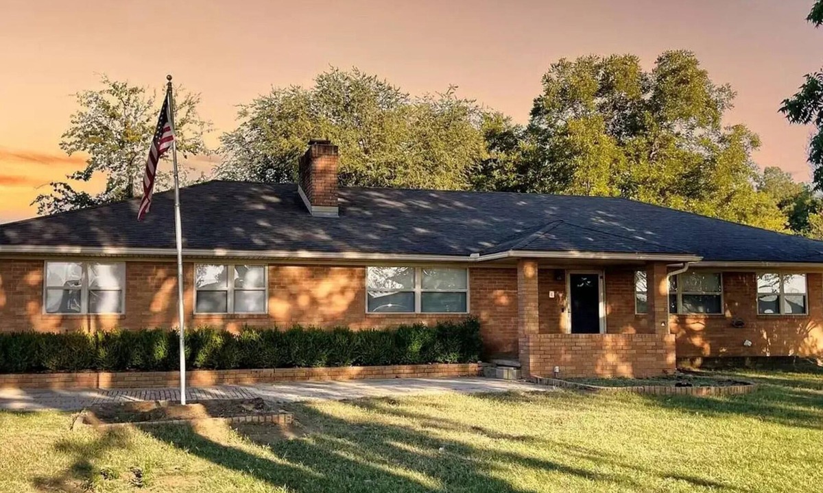 Owasso House | 15 minutes to the airport. A peaceful nest in the middle of the city.