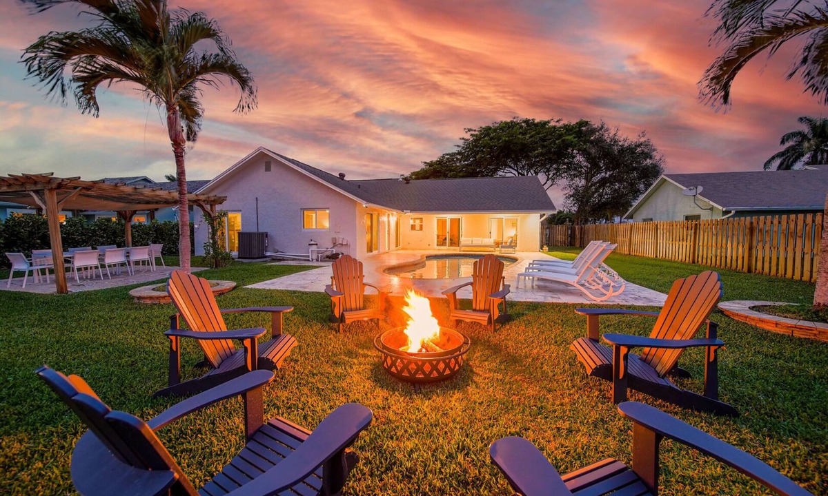 Tropic Palms House | 1502 Managed By Brampton Park