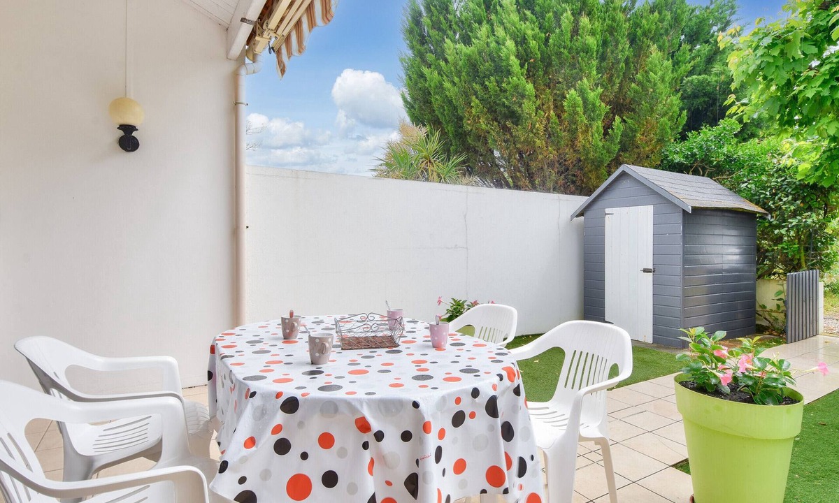 Saint-Hilaire-de-Riez Ski Chalet | 150m beach - House for 4 - Colourful terrace