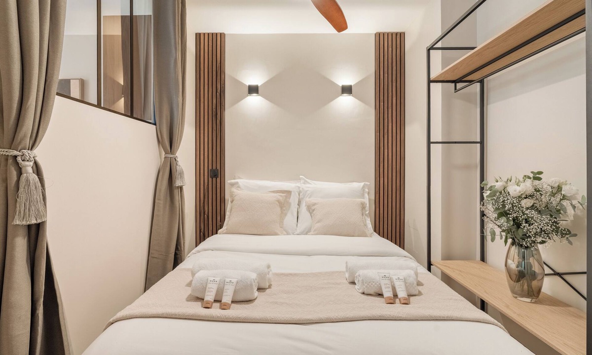 Necker Apartment | 1527 Bargue