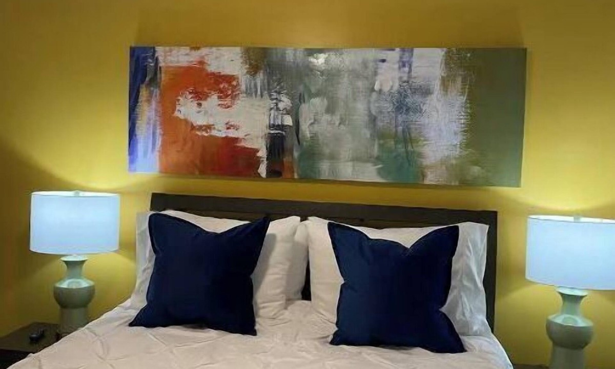 Indianapolis Apartment | 15min→Downtown|Balcony|Full Kitchen|1000Mbps
