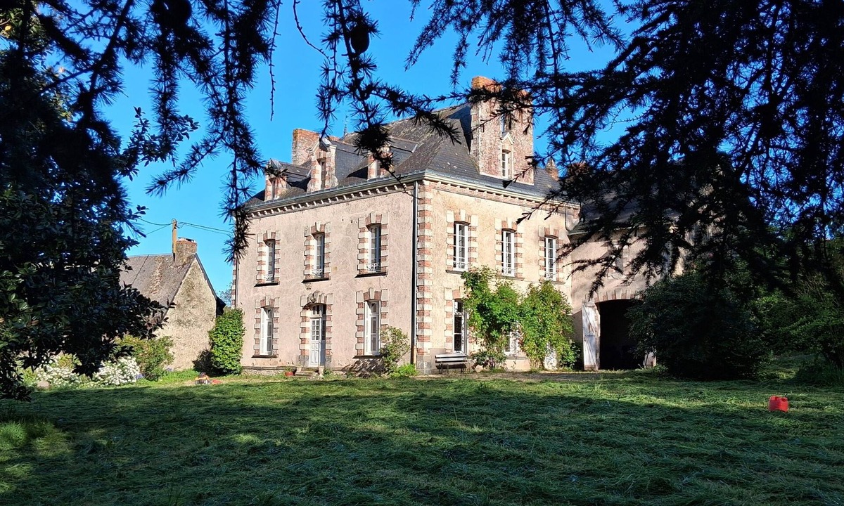 Isse Other | 15th and 19th century Chateau on 10ha in the countryside