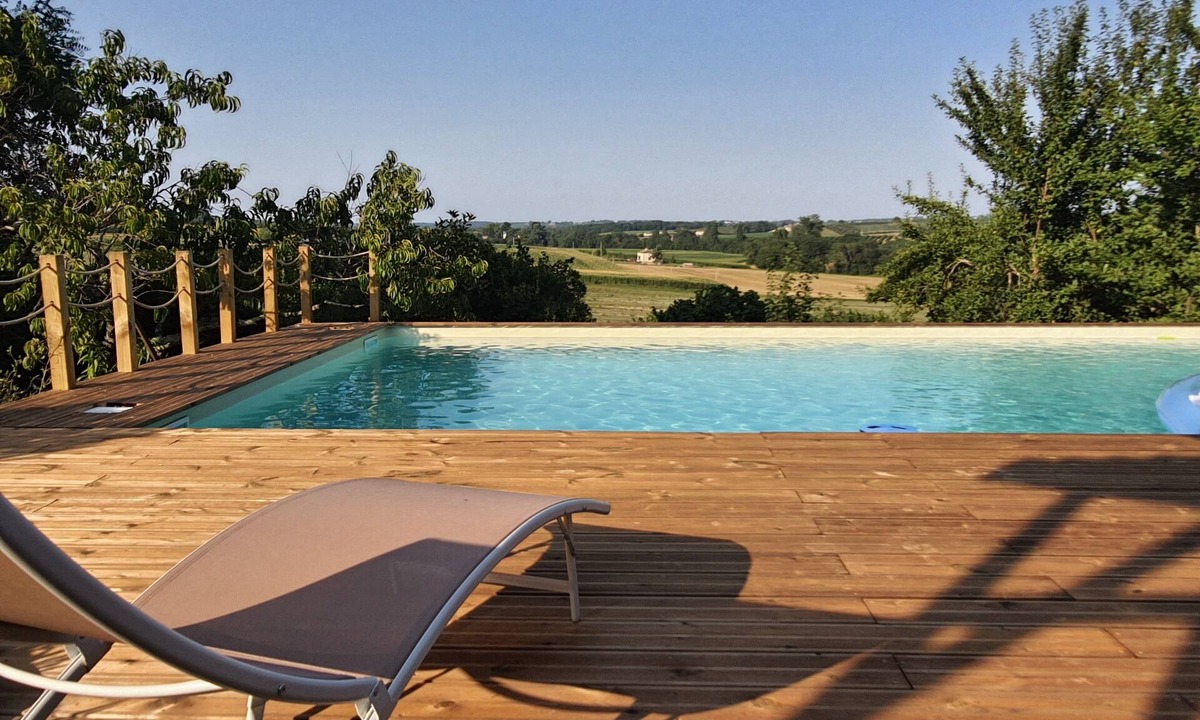 Moulinet Villa | 15th century house with swimming pool in the middle of orchards