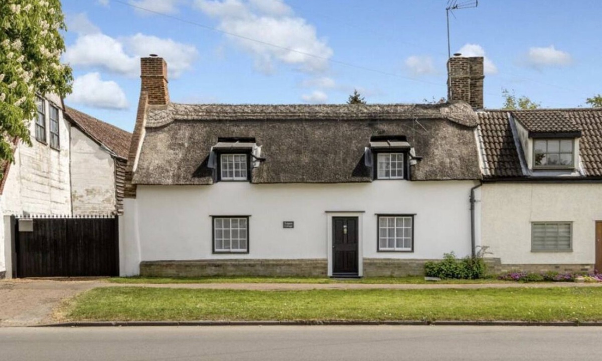 Cambridge Cottage | 15th Century Thatched Cottage