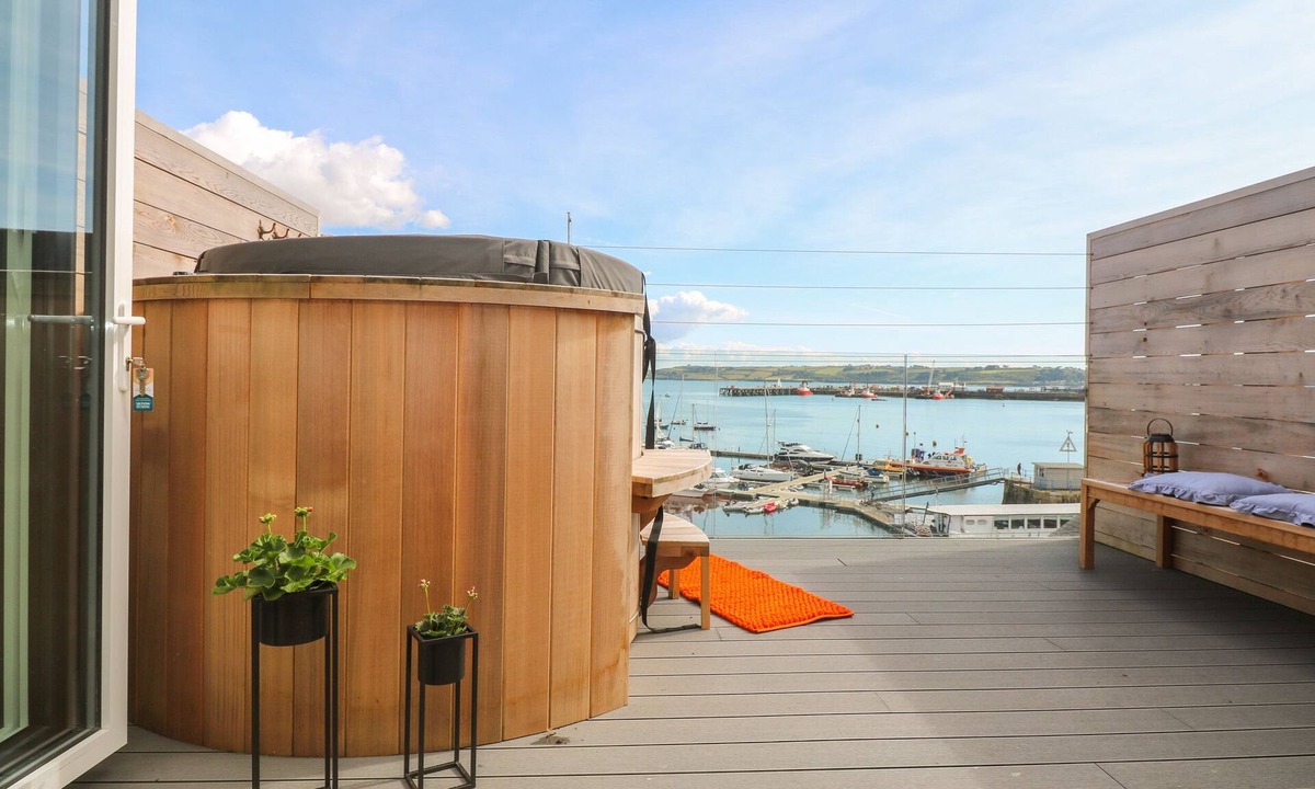 Mylor Churchtown Cottage | 16 Arwenack Street