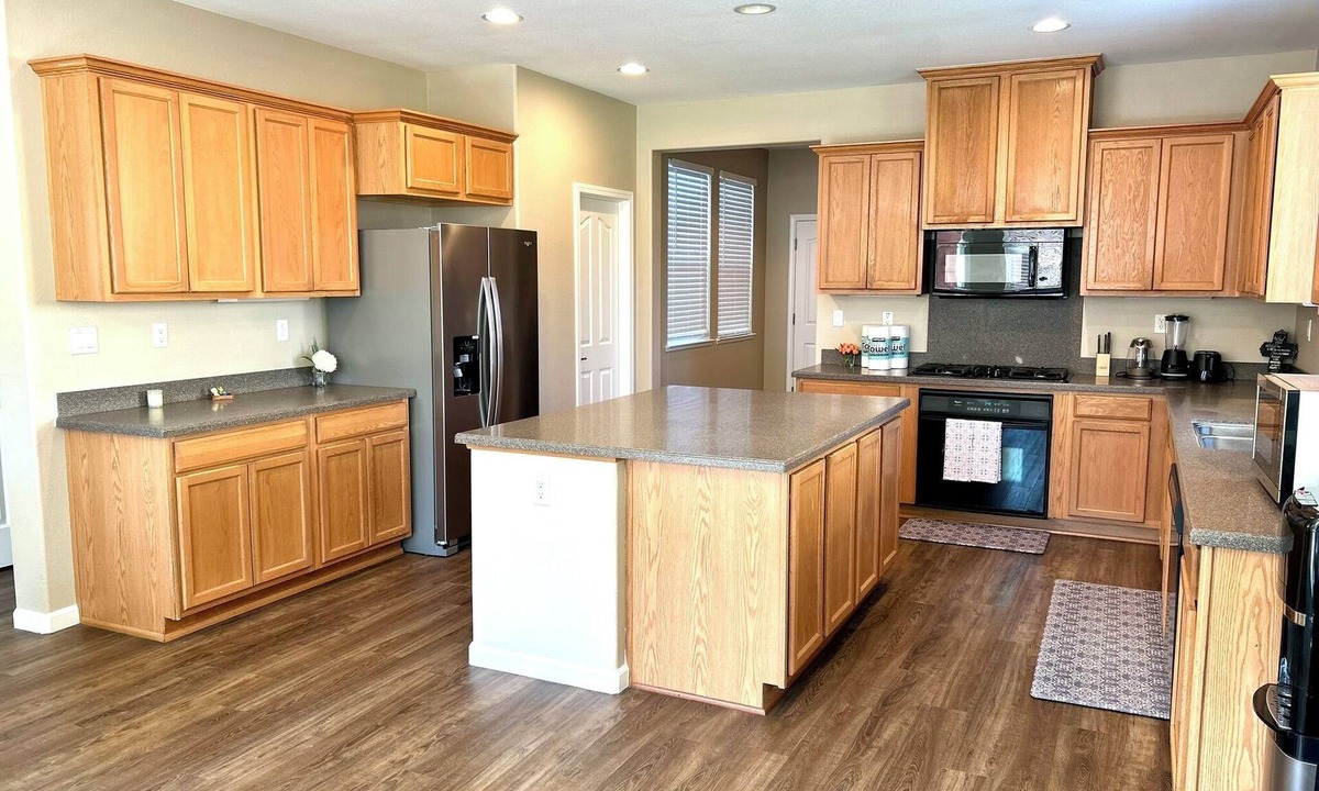 Patterson House | 16 Guest- CA King Bed, RV Parking