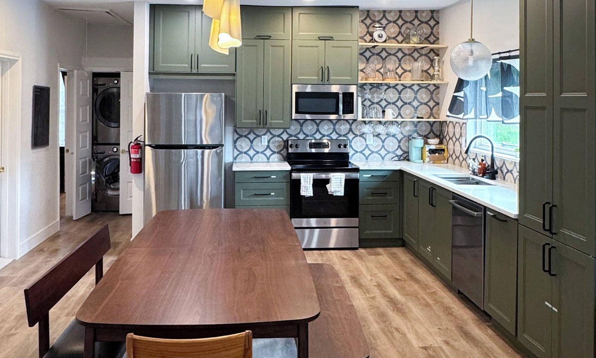 Denton House | 16 guests, 3 Full Baths, 2 sets W/D, RV Parking