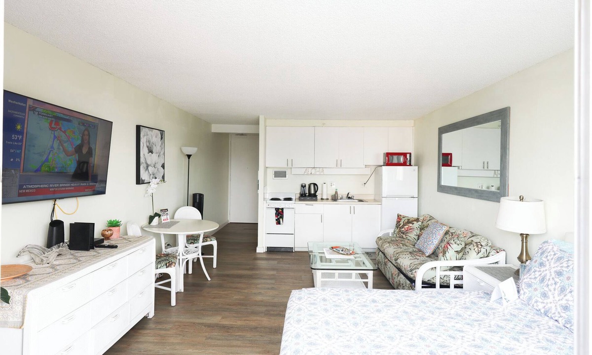 Waikiki Condo | 16 GUESTS , 4 X ❤️AWESOME STUDIOS❤️ , FREE PARKING, 5MIN TO OCEAN