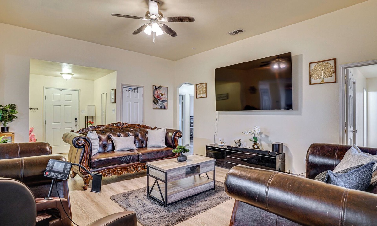 Dallas House | 16 Mi to Dallas Stadium! Home w/Easy City Access