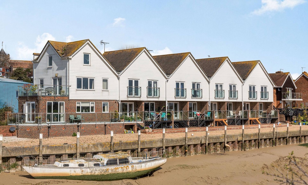 Rye Apartment | 16 THE BOATHOUSE in Rye