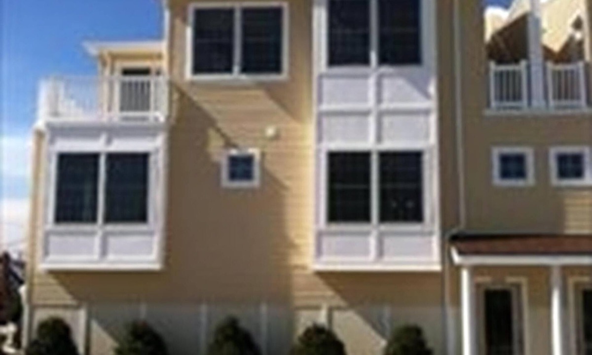 Beach Haven Gardens Condo | 16351 Hesser - 3BR 2 BA Home