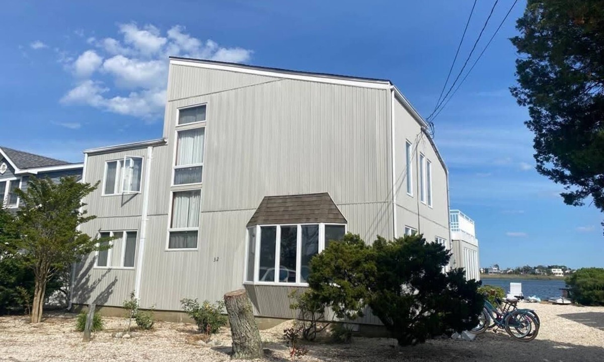 High Bar Harbor House | 16546 Anastasia Blue LLC