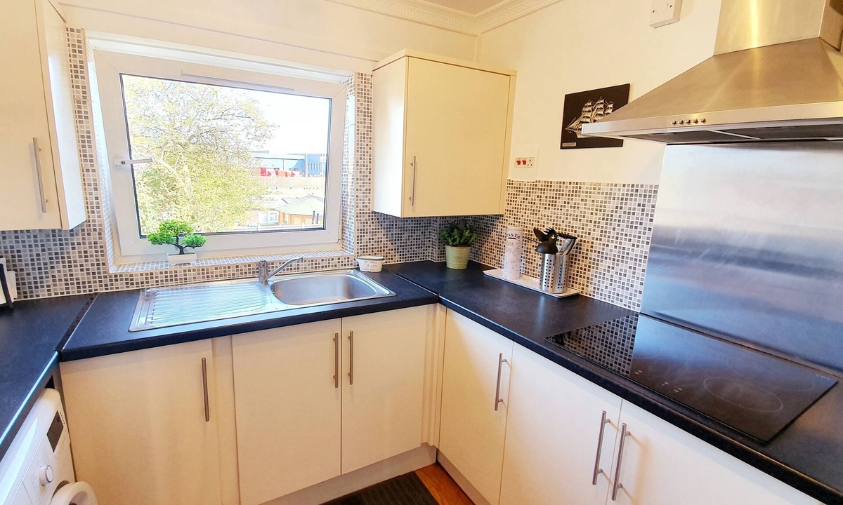 Stanwell Apartment | 168 - ExcellentStays - 2 Bedroom Flat