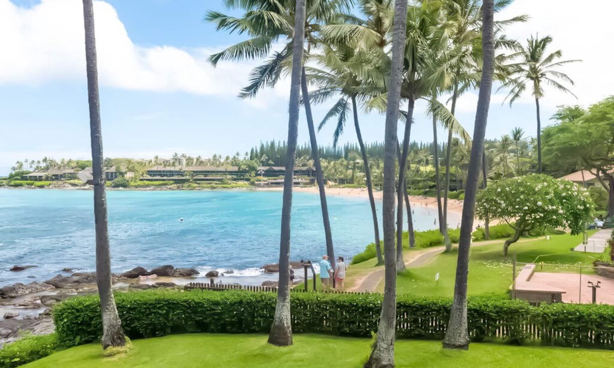 Napili Condo | 169/169 10/10-STAR REVIEWS. Maui Magic A206 AC BEACHFRONT OCEAN VIEWS Napili Bay