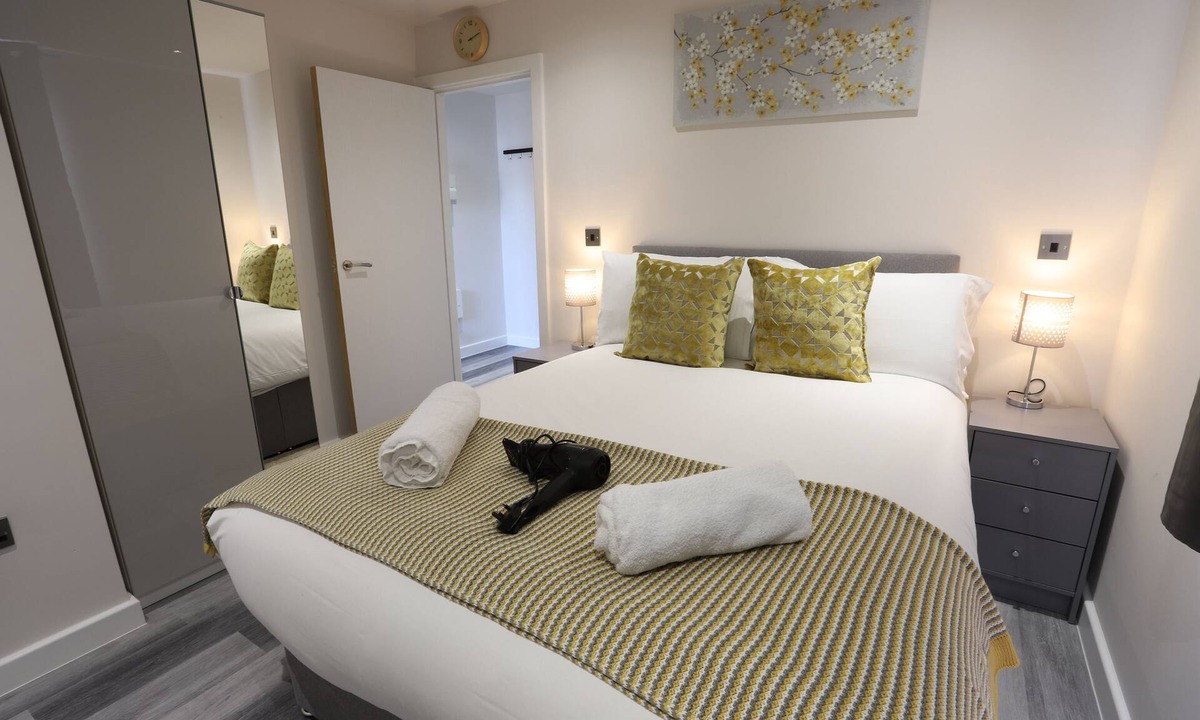 Sheldon Apartment | 16Birmingham NEC/Airport Interchange shortstay homebase