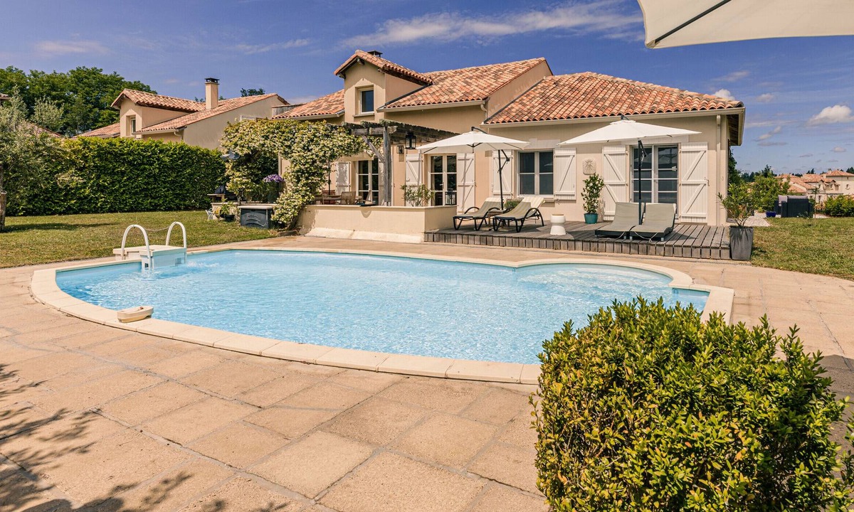 Rouzede Villa | 16PROU Villa Famber