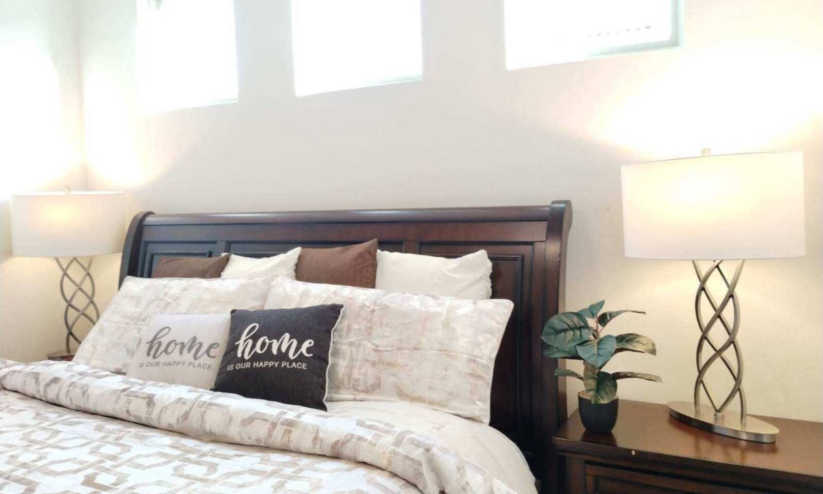 Biggs Field House | 17 Beds Bath Tub New Home