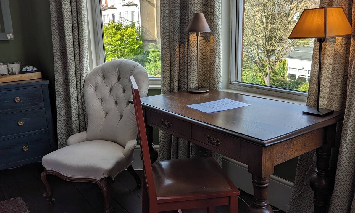 Lambeth Bed & Breakfast | 17 Trent Road