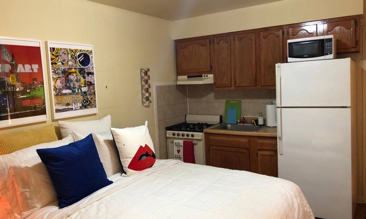 North Bergen Apartment | 1721 2H · Pop Art Studio-20min to Time SquareParking Avail