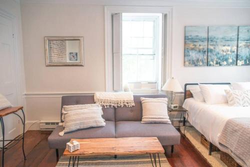 Marblehead Apartment | 1742 Marblehead Studio|Minutes to Salem|Parking
