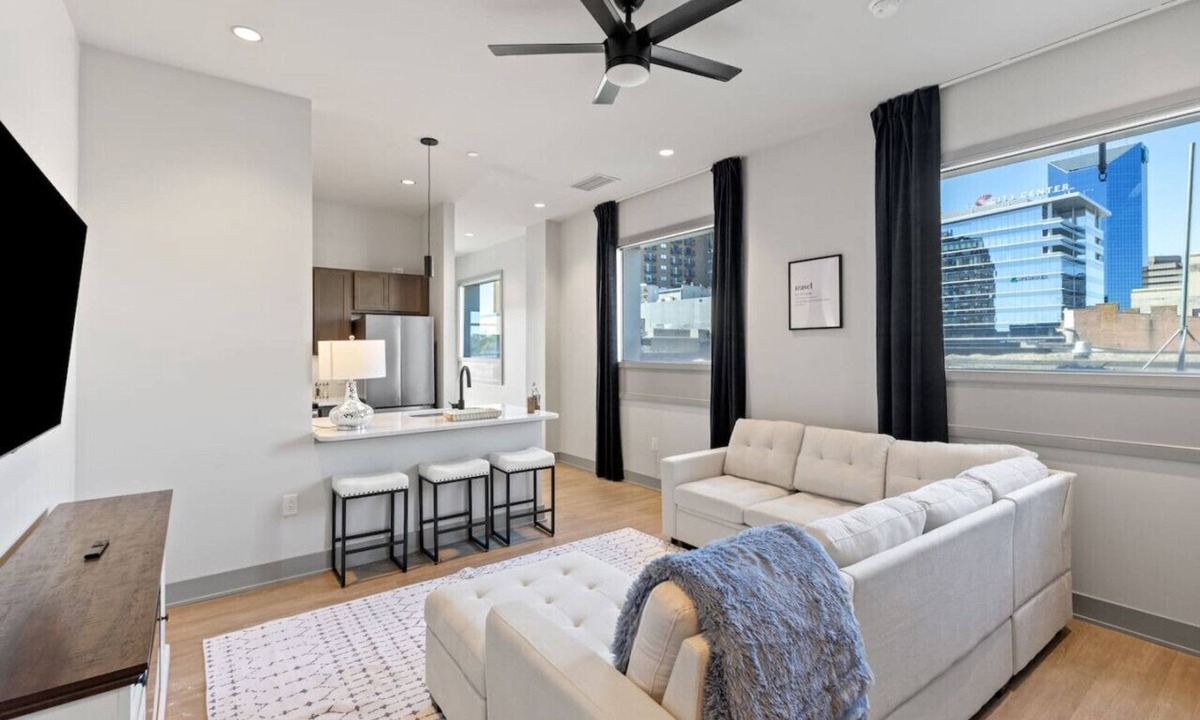 Downtown Hotel | 175 LEX - Bon Voyage Condo
