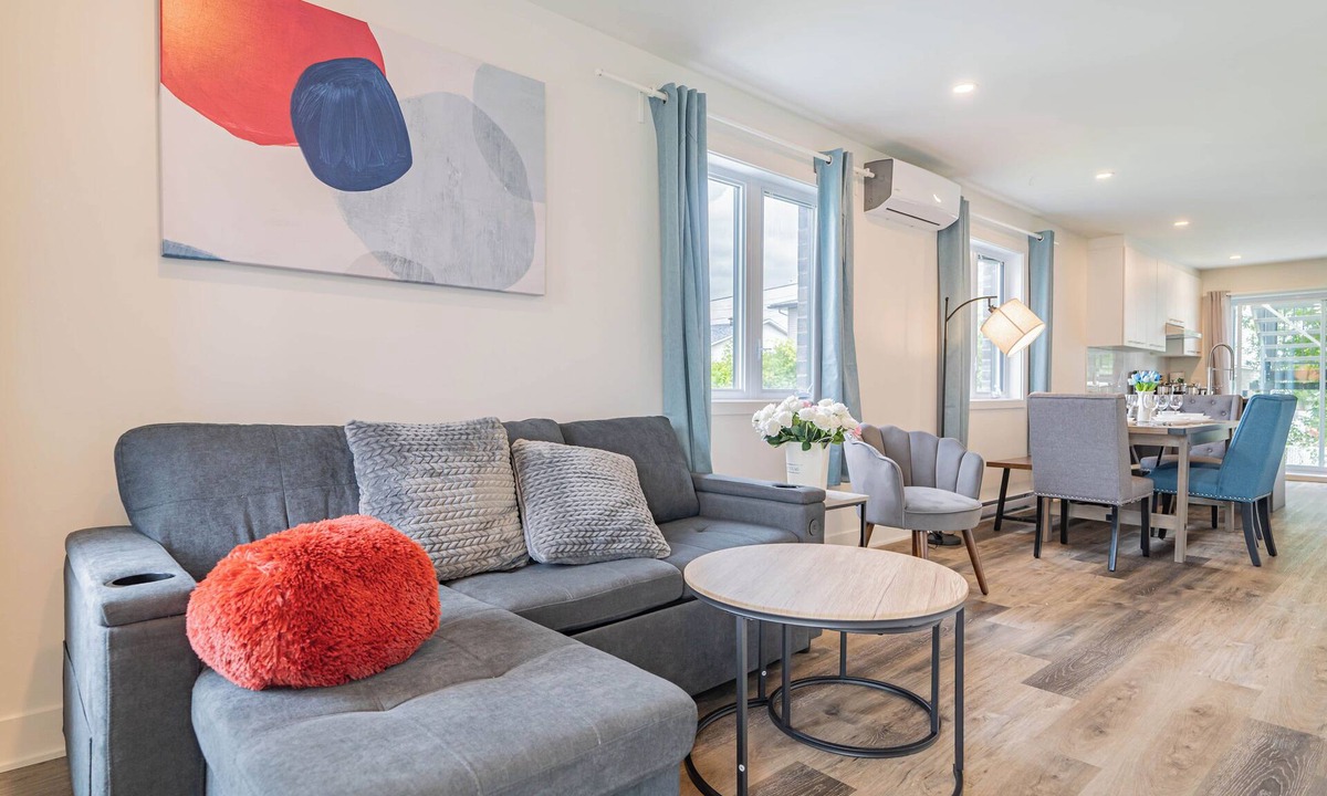 Lafleche Apartment | 1758 Rue Balmoral Modern & Spacious Retreat