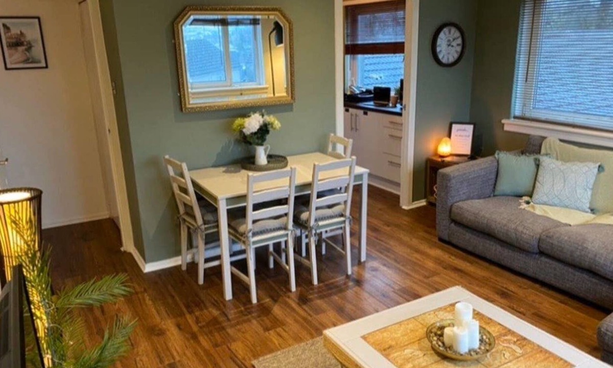 Clydebank Apartment | 17G Regent Place