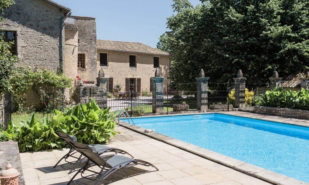 Paizay-le-Tort House | 17th Manor, heated pool & private river