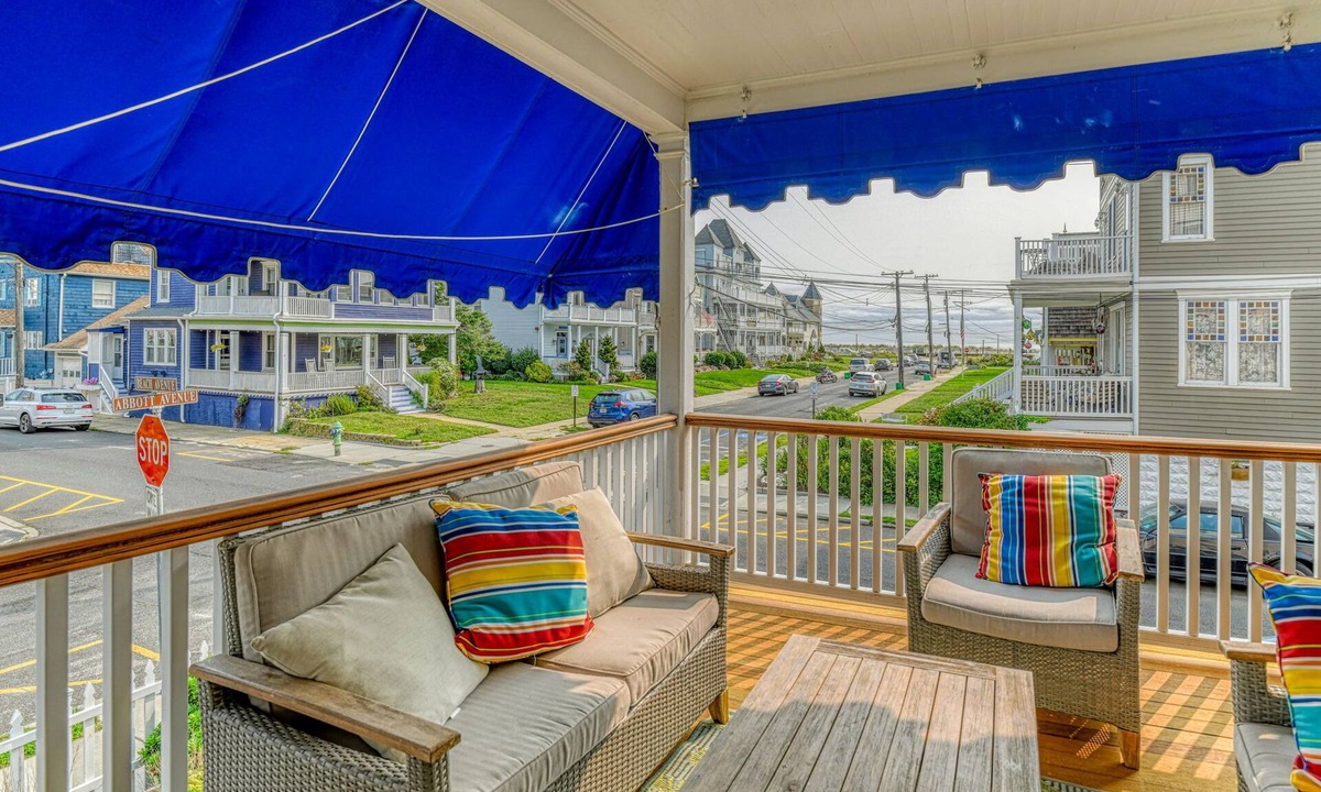 Ocean Grove House | 18 ABBOTT UPPER LEVEL, 6 BEDROOM BEACH HOUSE - ONE BLOCK TO THE SEA