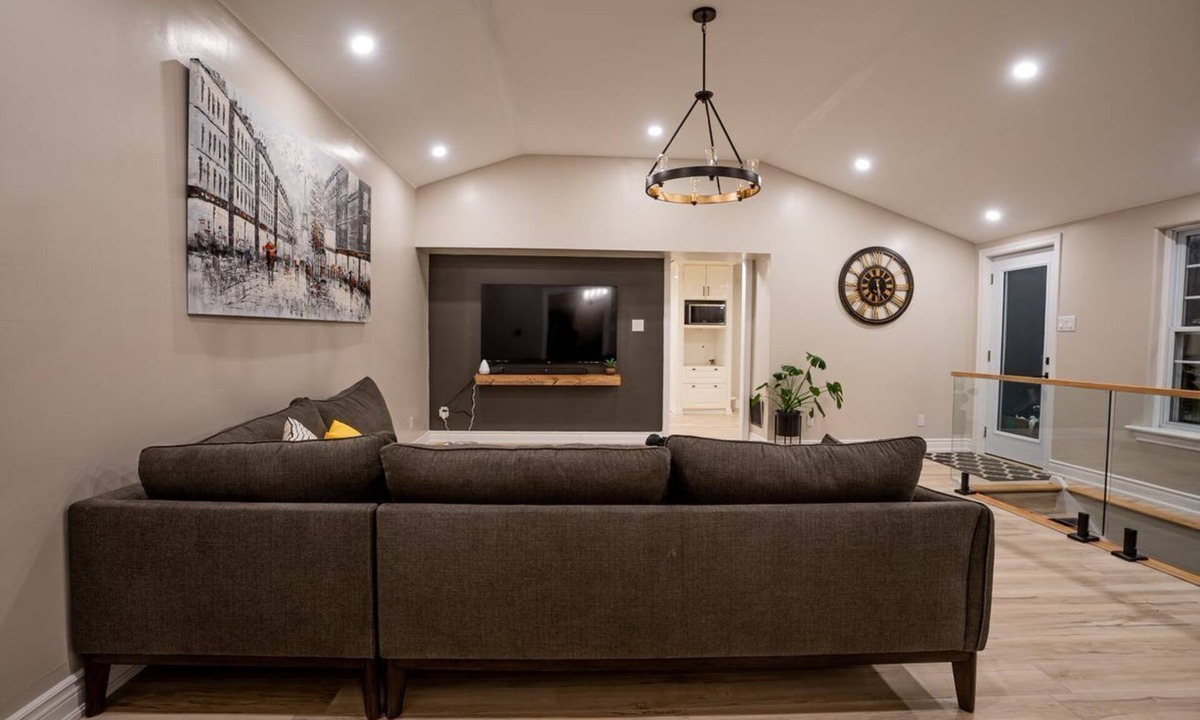 Caledon Ski Chalet | 18 Acre Cozy and Relaxing Chalet with HOT TUB!