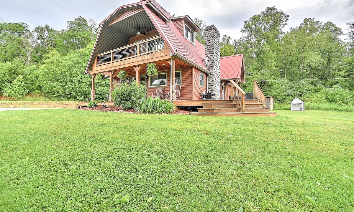 Abingdon House | 18 acres of pure beauty mix of woods and pasture!