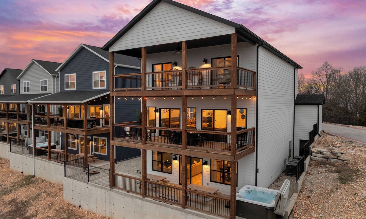 Table Rock House | 18 Bedrooms-46 guests-2 Homes-Game Rooms-Stunning Views-Large Groups/Families