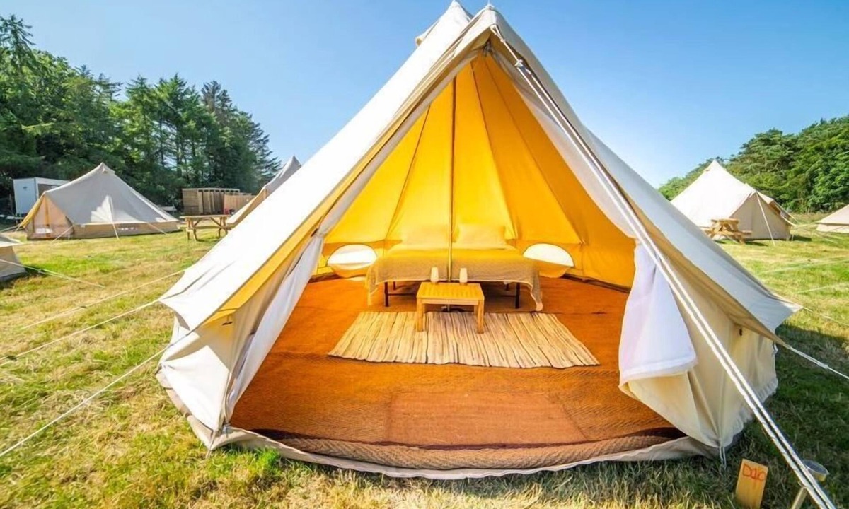 Llanfaethlu Cabin | 18 'Izar' Bell Tent Glamping Anglesey