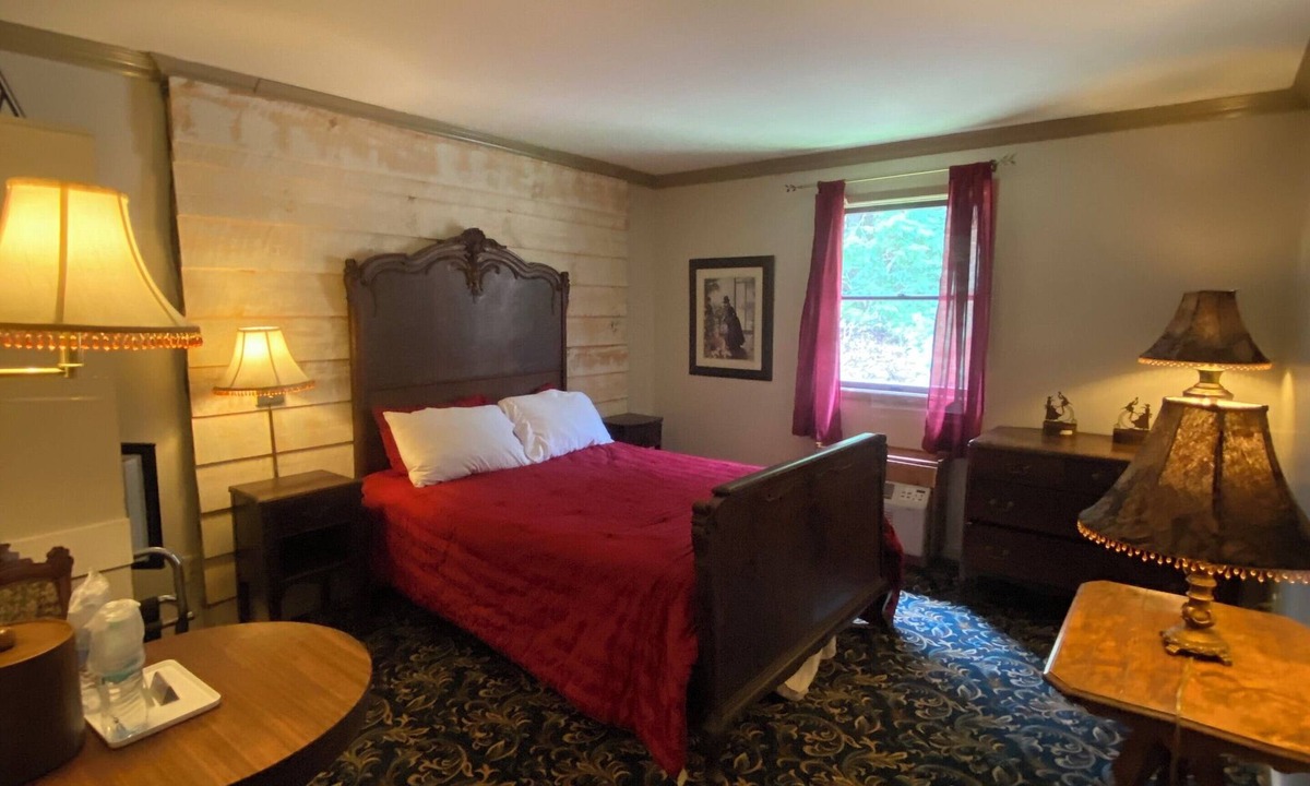 Cooksburg Apartment | 18-Mary Poppins