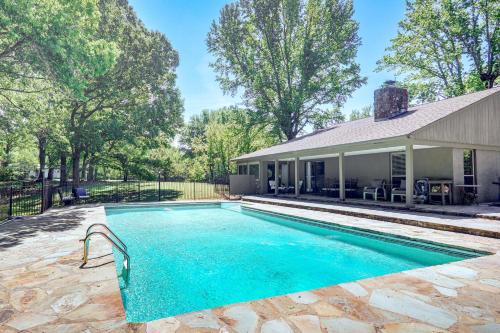 Southaven House | 18 Mi to Dtwn Memphis: Oasis on 8 Acres!