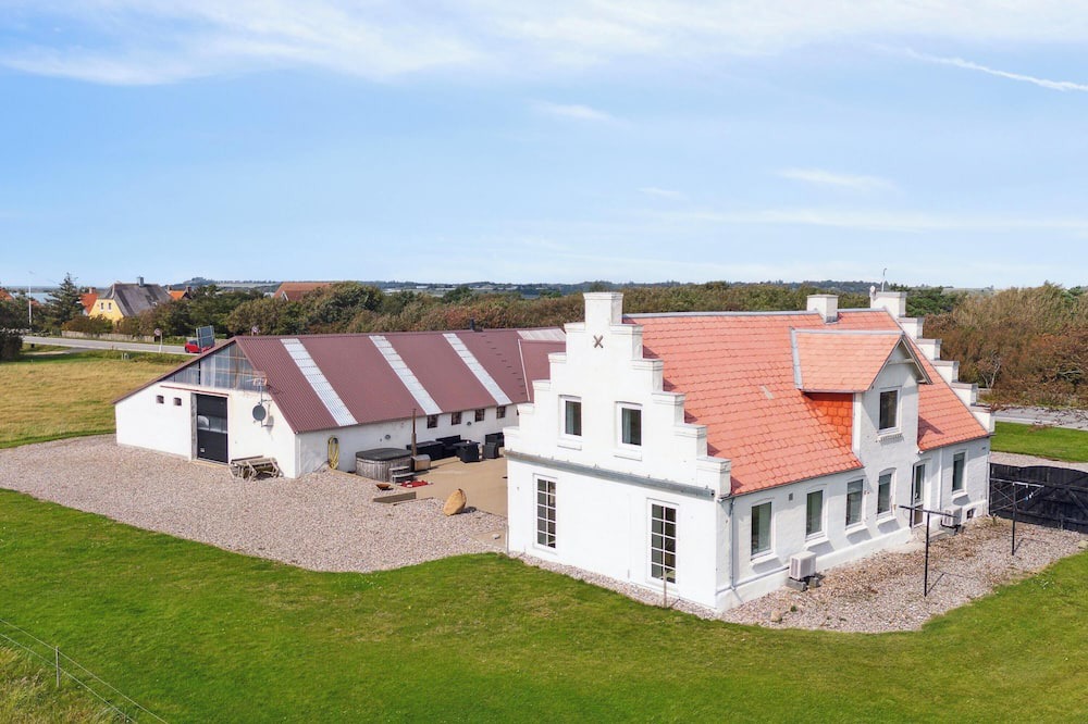 Oddesund Syd House | 18-person holiday home with views of the Fjord and lots of facilities.