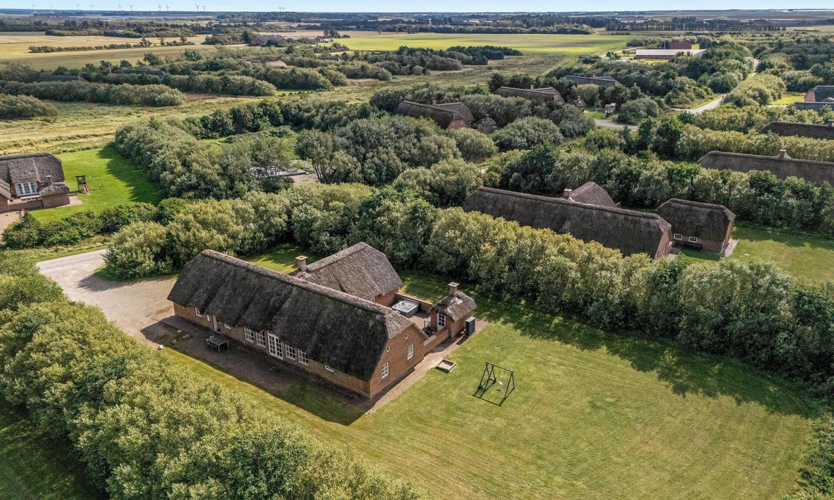 Øby House | 18-person pool house in Husby with large outdoor hot tub and many facilities.