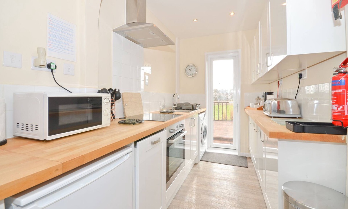 Nettlestone Ski Chalet | 18 Tollgate Cottages, Seaview