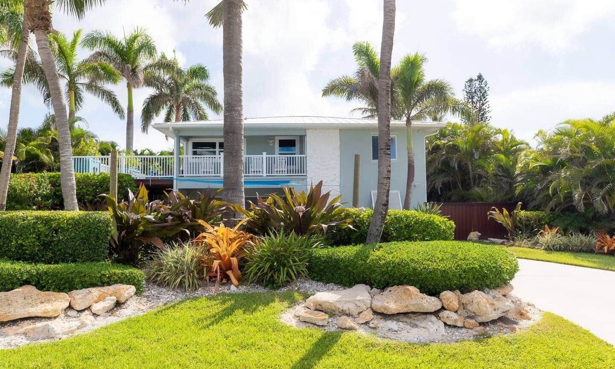 Fort Pierce House | 1809 Surfside | Private Beach | Heated Plunge Pool